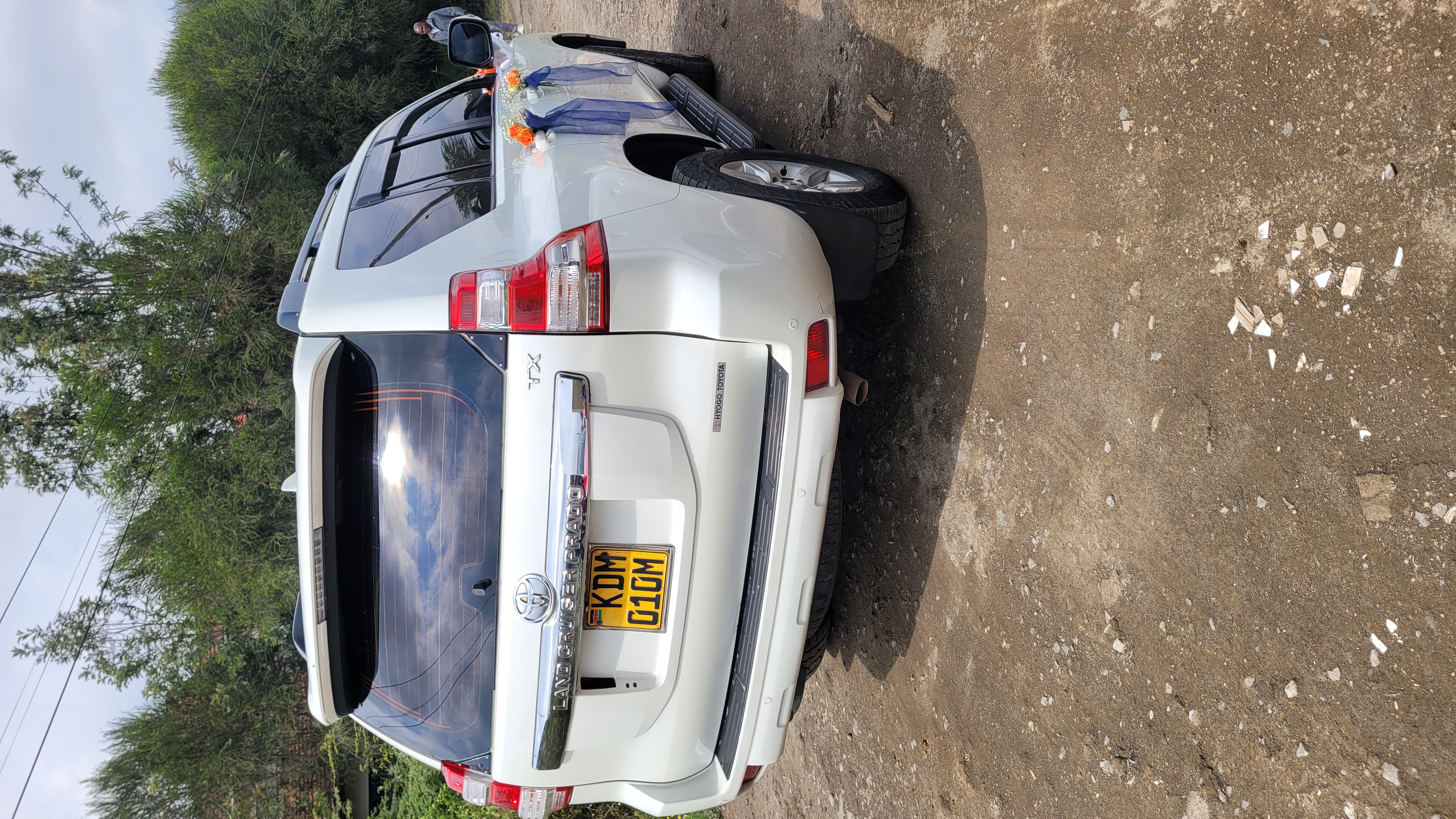 Land Cruiser Prado, front three-quarter view